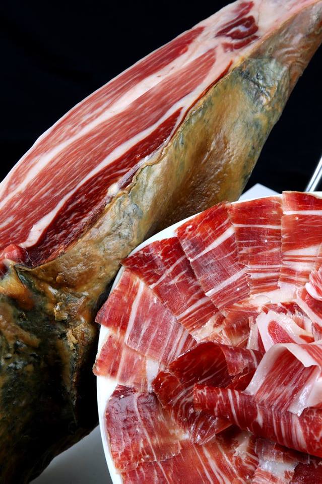 DonFinardoSL's tweet photo. Preguntas sobre el jamón ibérico y todas las respuestas que siempre has querido saber:  http://t.co/idvu7iG3Xr http://t.co/DDHKPKQ8kv