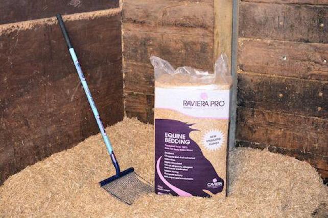 CavieraBedding's tweet photo. Form an orderly queue for ur horse bedding please.There's enough for everyone:) #superabsorbent #rotsfast #rapestraw http://t.co/11AFTNvKvS
