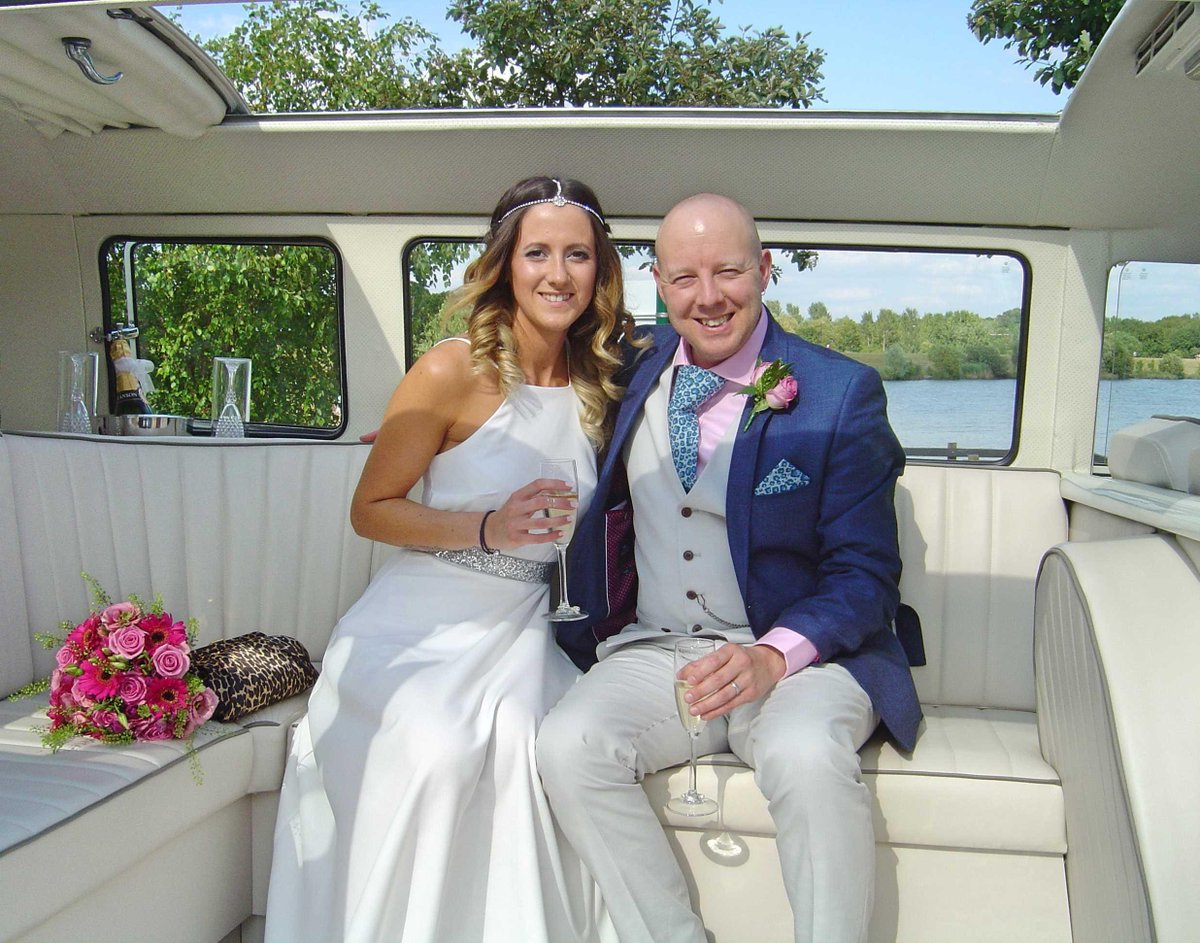 SilkandSatinVW's tweet photo. On Sunday 11th October 2015 11.00pm till 15.00pm
Meet our #VWcampers at #FurthoManorFarm #rusticlovers #weddingfair. http://t.co/foA57KOroG
