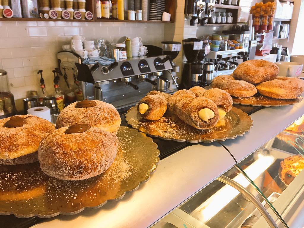 fancy a real homemade Italian breakfast? #Bomba #Bombolone #Ciambelle #Chocolate #Custard #Doughnuts 🇮🇹🍩☕️🇮🇹