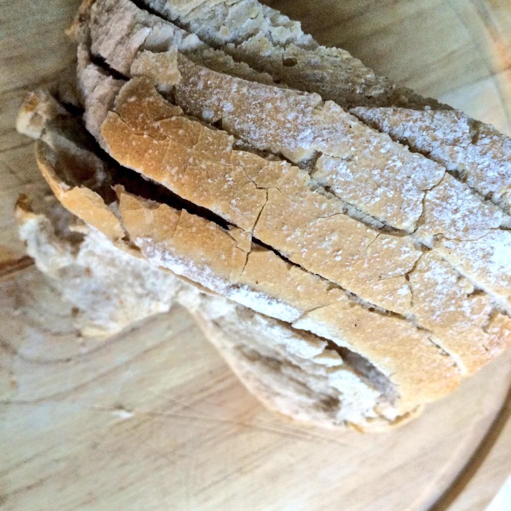 Alleen al voor de leuke naam koop je dit broodje 🍞 #ZuuverZeeuws <a href="/Speltbakkers/">Pain de Mer</a> 
#zoutreductie. #Oosterscheldewater.