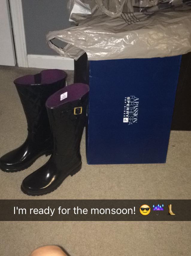 jessnmill's tweet image. Because my hubbys the best! #fullofsurprises #newrainboots