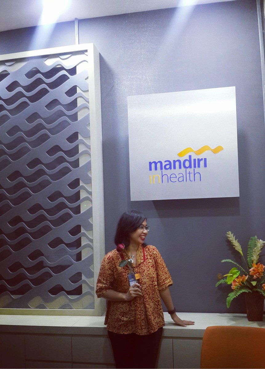 NanssiHandhini's tweet photo. #haribatikbersamamandiriinhealth @ferry_prima http://t.co/ceryjKXjYx