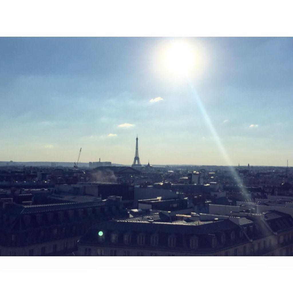 RapMaGirl's tweet photo. #FashionRapmag Morning Paris ☀️☀️ @rebeccamsmithson #paname #lagalleries #parisfashionweek #RMleahmaryx http://t.co/o32CyA4Dv1