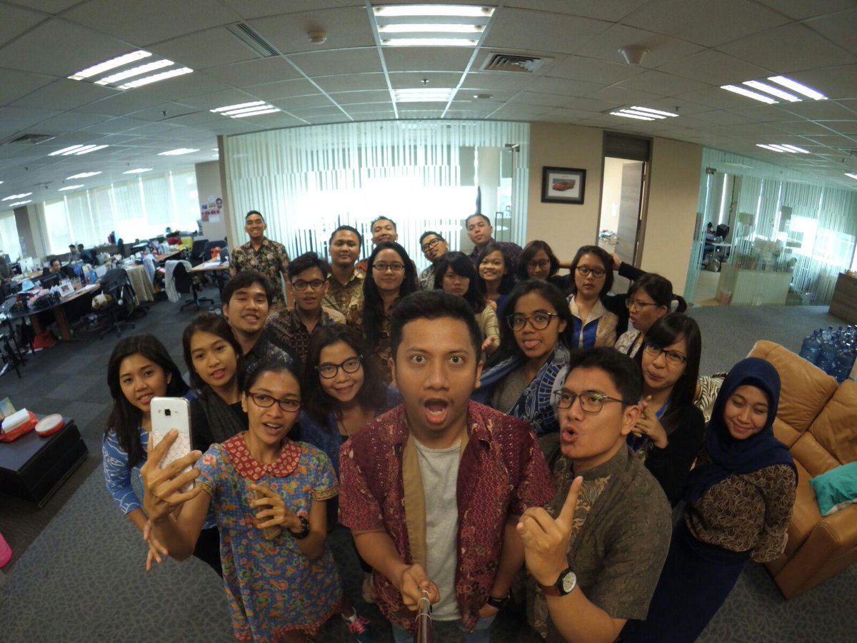 rianatasya's tweet photo. Ikutan #KantorTerbatik #TDC @101Jakfm @wikoindonesia #Batik4Ian supaya Iyan bisa punya hp lagi :) - Foto ke 5 http://t.co/PYpSDxH3Kp