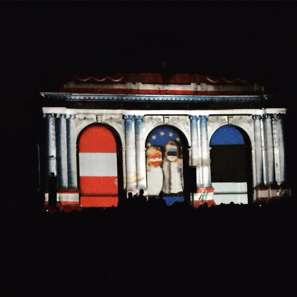 zpetho's tweet photo. #germanunity #oneberlin #soundsandlightsofunity http://t.co/2nVvruWGMB