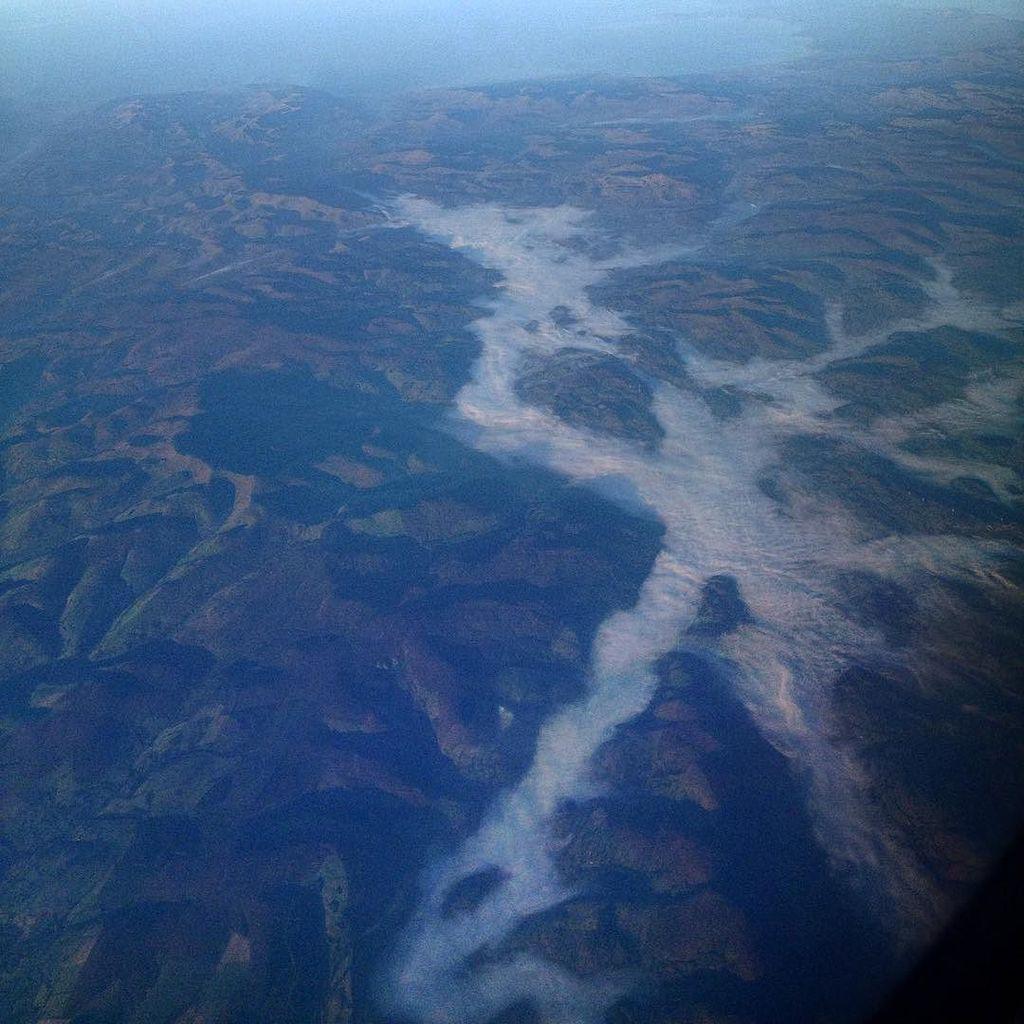 mkljay's tweet image. #ViewFromAWindow #River #Mist #Mountains #Valleys #Somewhere over #Scotland ift.tt/1iQBFKk