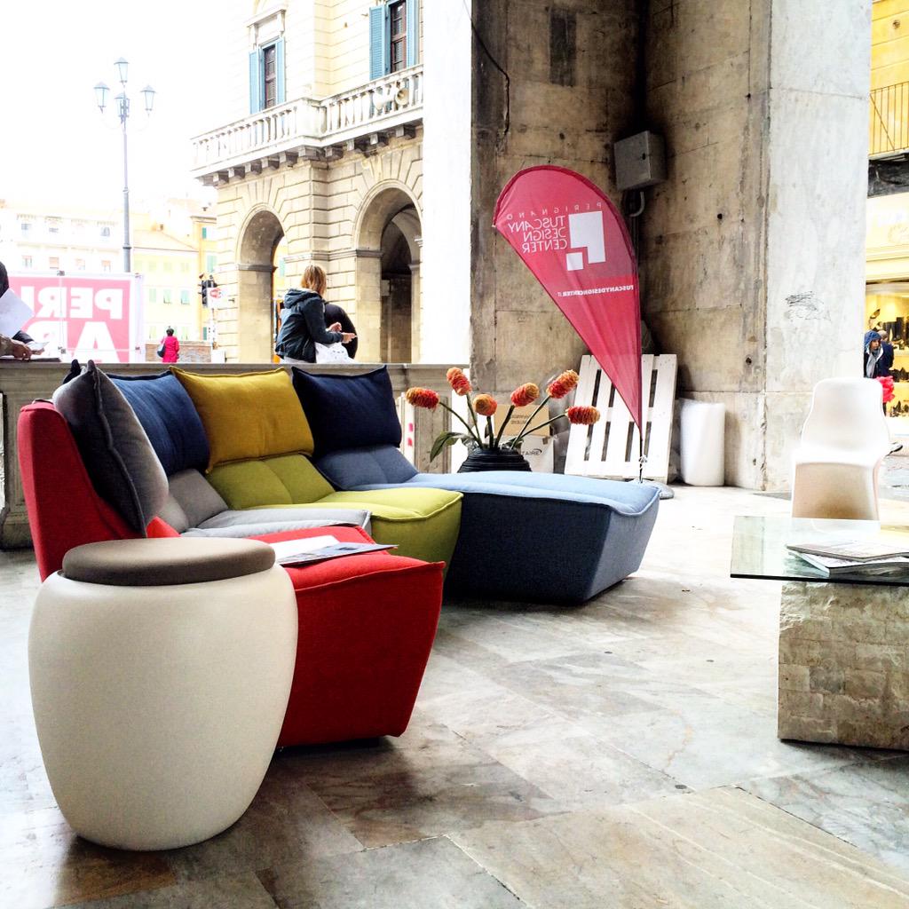 perignanoarreda's tweet photo. A noi del @tuscanydesign non ci ferma neanche il vento! Vi aspettiamo a #PISA  in #LoggedeiBanchi. #madeinitaly http://t.co/k1hoWl52sH