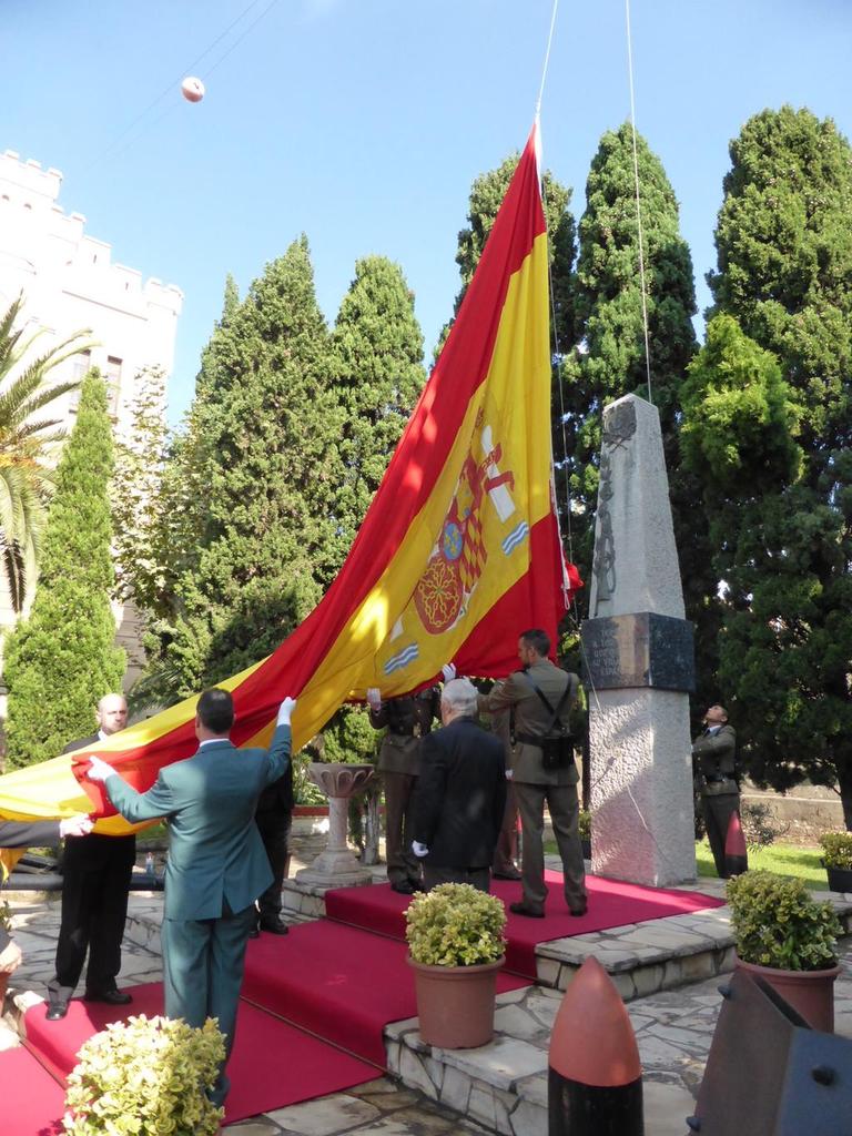 DiadelVeterano en el cuartel del Bruch #Barcelona, preside el #JEME <a href="/EjercitoTierra/">Ejército de Tierra 🇪🇸</a> "