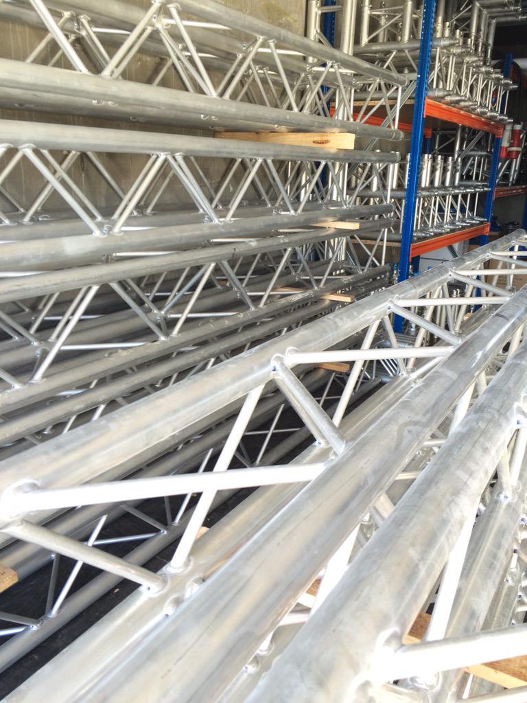 Wist je dat wij meer dan 100 meter #prolyte #truss op voorraad hebben. #carré #booth #stand #beurs #dj #bar #verhuur