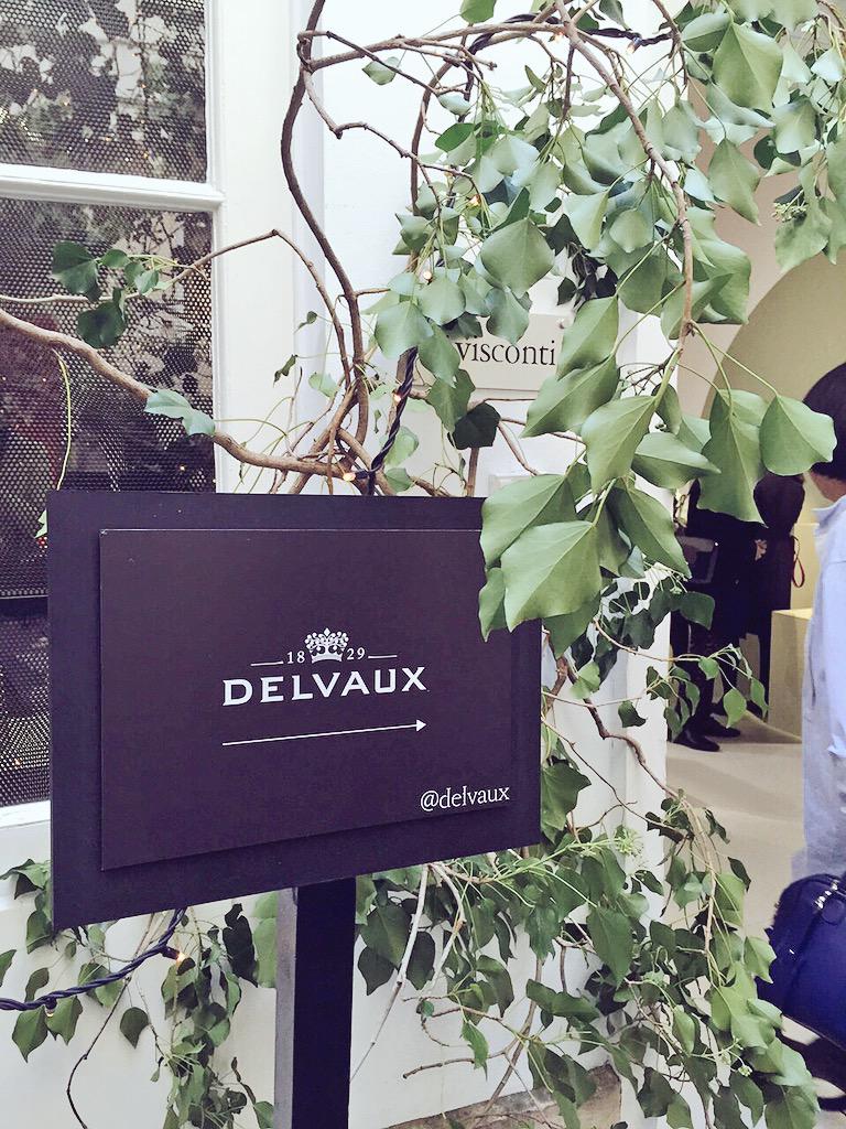 INFAS_FN's tweet image. 【パリコレ取材】「デルヴォー」の展示会場に到着。さりげないグリーンのあしらいが素敵。 #delvaux