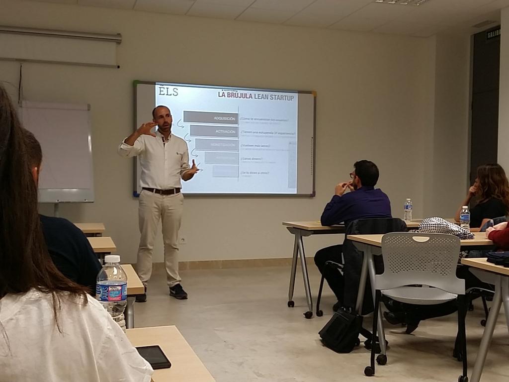 ppenalvera's tweet photo. @jmegias abordará métricas por modelos de negocio #métricasdepiratas #aamrr #ELS2015 http://t.co/0M4yMnLN3k