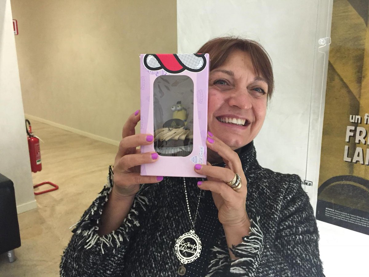 Arriva @GIADACAKES a #PWES6 e ci porta un #cupcake con il #minion
Come si fa a non adorarla?