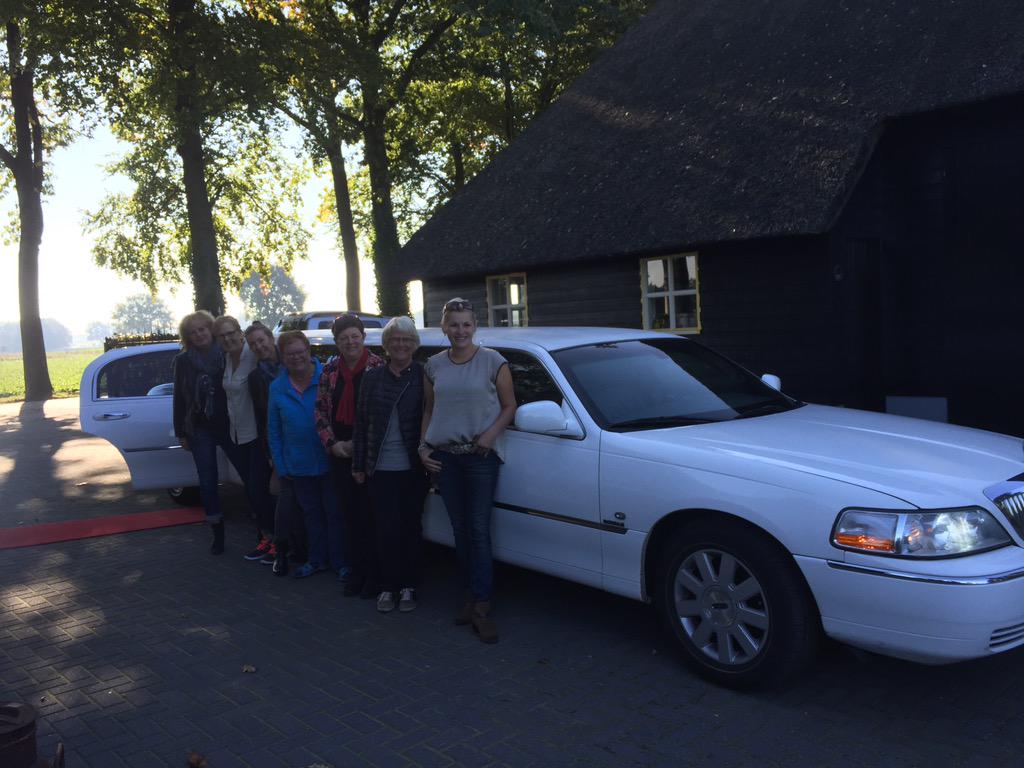 Limonodignl's tweet photo. Met de #lincoln #limo van #Rijsbergen naar #Amsterdam @HIAmsterdam #StayOkay #damesweekend @AmsterdamNL @breda http://t.co/sS8qW0DEvF