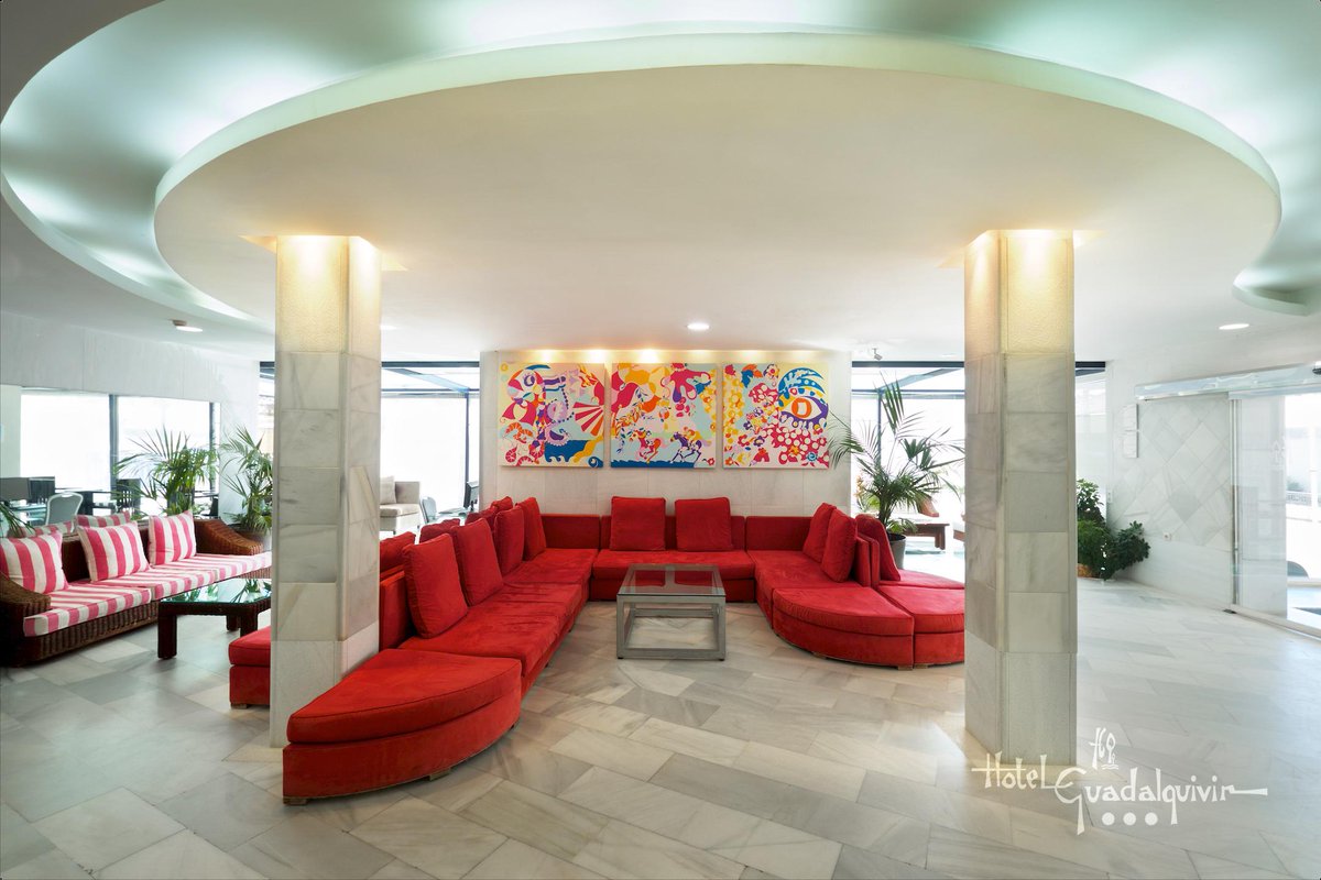 :-) Sean bienvenidos a nuestro hotel. La recepción. 🎵