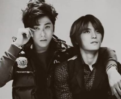 soompi's tweet photo. ICYMI #Yunho and #Jaejoong Have a Reunion Through the Military
http://t.co/pgn9cBNqn0 http://t.co/7QVVVs6Pfm