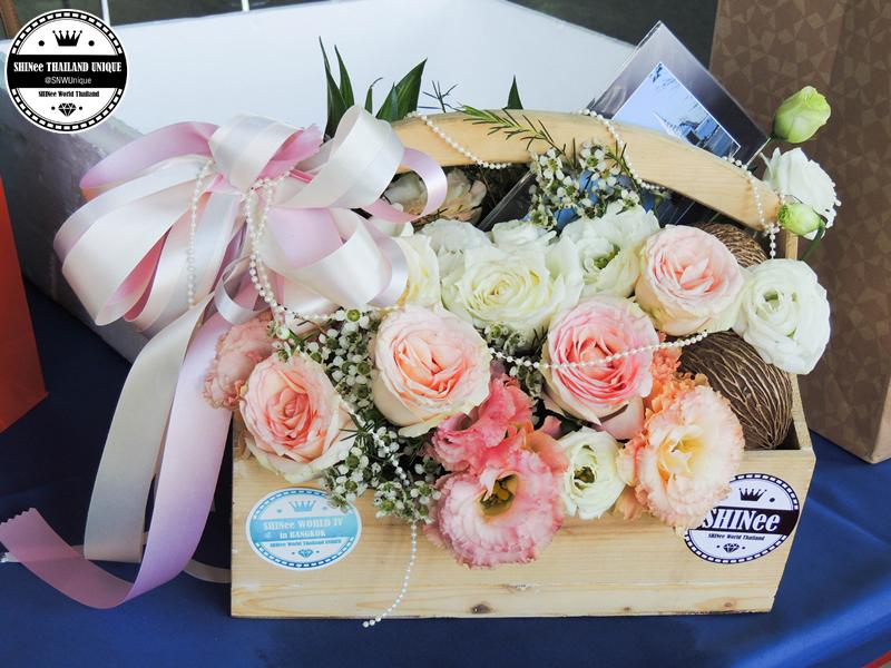 SNWUnique's tweet photo. [Food Support] *จัดเตรียมรอทีมงานมารับเข้าห้องพัก SHINee 13
ในส่วนของ SHINee โดยเฉพาะ http://t.co/5uEpJAphcu
