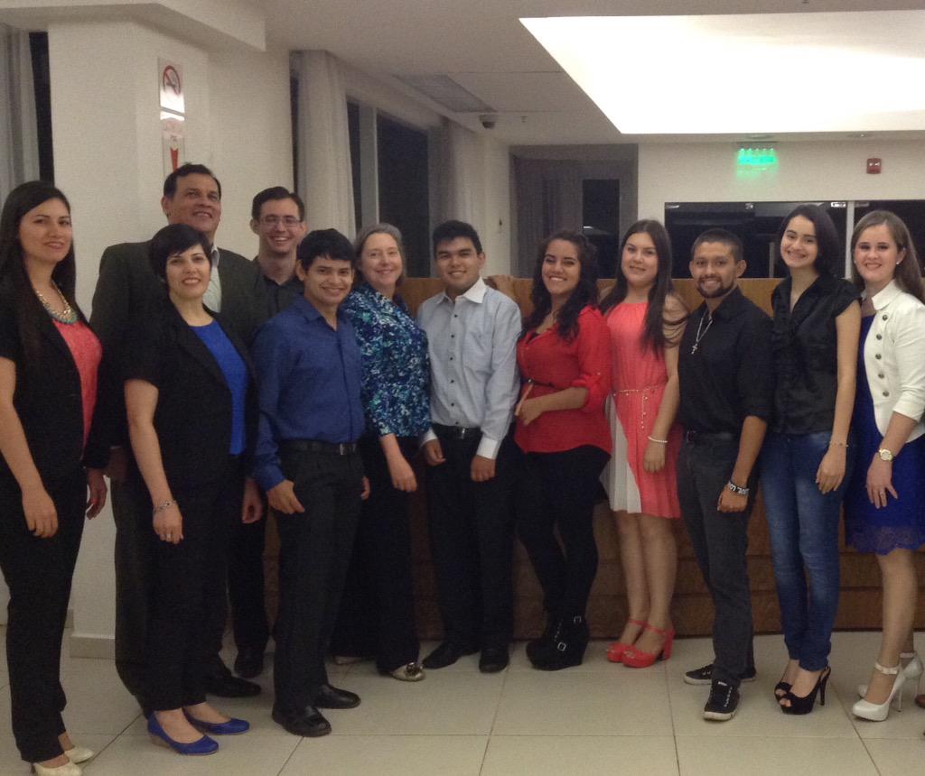 USAmbPY's tweet image. Cena con el futuro de Paraguay - nuestros talentosos ex-becarios! #SAPpy #GoAccess