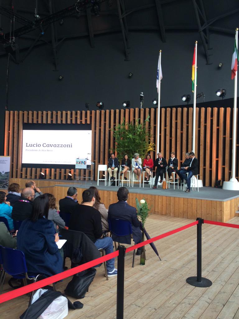 soficavaz's tweet photo. .@Expo2015Milano @MarisolEspinoz_ @alcenero @gpcolletti @Legambiente @slow_food_italy @amnestyitalia #dirallaterra http://t.co/wl5vBYuRdl