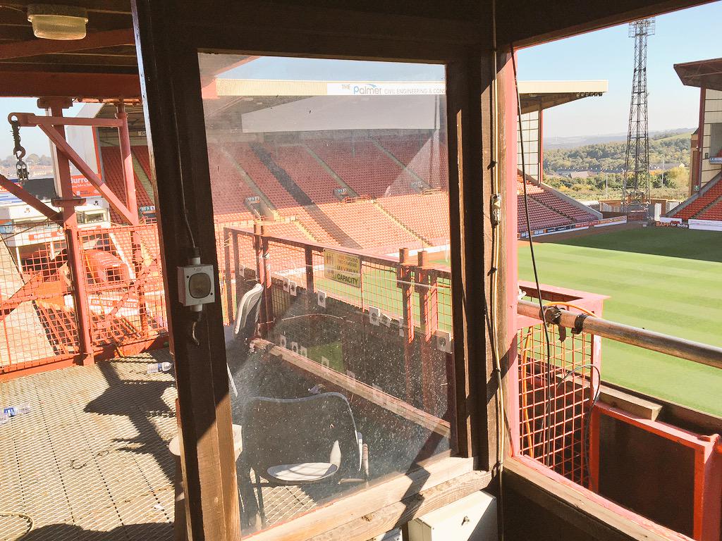Ron_Coppens's tweet image. Roof top party at @bfc_official! #gable #cameraposition #mainstand #oakwell