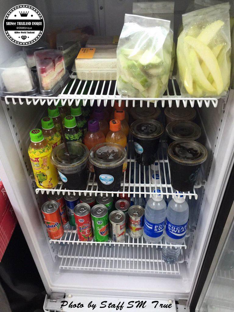 SNWUnique's tweet photo. [Food Support] *ในห้องพัก SHINee 2 http://t.co/ccbcjMAi5v