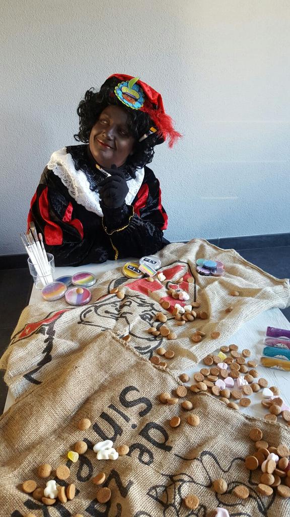 schminksmoeltje's tweet photo. Unieke actie voor bedrijf of om extra klanten te trekken SCHMINKPIET! 
Meer info mail schminksmoeltjes@hotmail.com http://t.co/h6DVPLEj8E