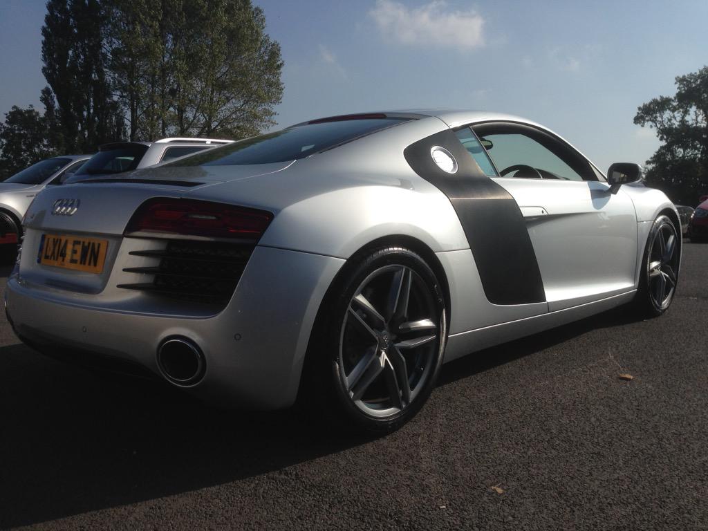 BRSGlassCare's tweet photo. R8 Friday! #glasspolishing #scratchremoval #R8 #sunsout http://t.co/wvEbObPXA7