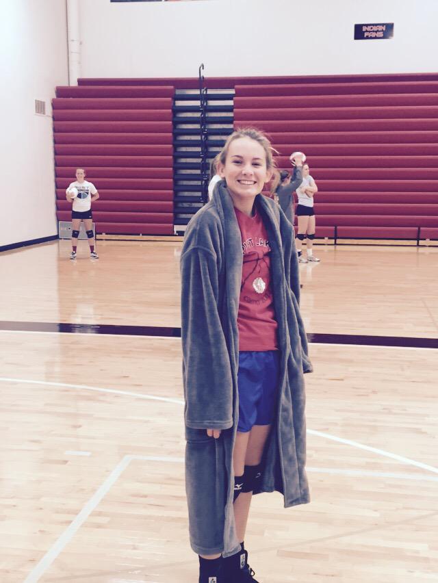 SpiritLakeVB's tweet image. When it's morning practice and you don't know whether you're asleep or awake. #vbprobs @duncanc2