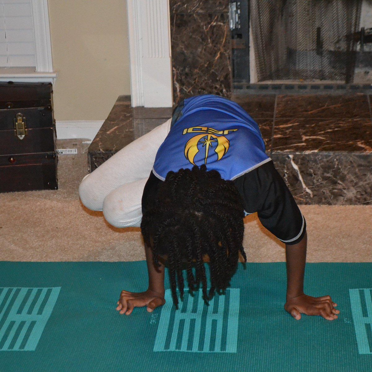 Naturalbabydol's tweet image. My youngest first attempt #SideCrow Pose  #ParsvaBakasana. I'm so proud of him! #yogaeverydamnday