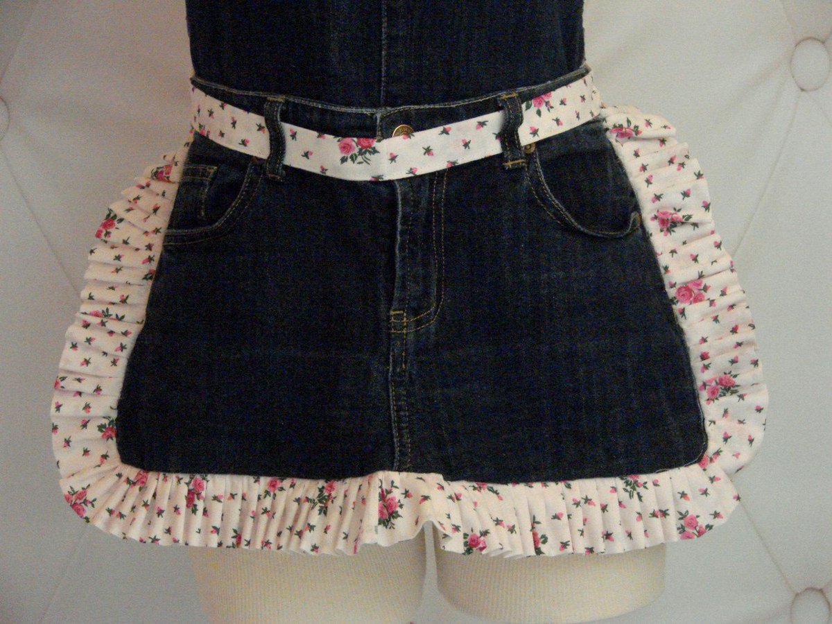 Denim Blue Jean Ruffle Apron - Rose Bud Garden Kitchen Craft etsy.com/listing/156177… #Etsy #CottonApron