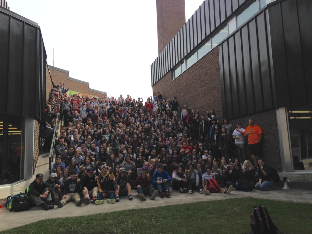 tas_sac's tweet image. TAS joined Crestwood today to #GiveStigmaTheFinger @TASGriffins @jimmyfallon @CrestwoodSS