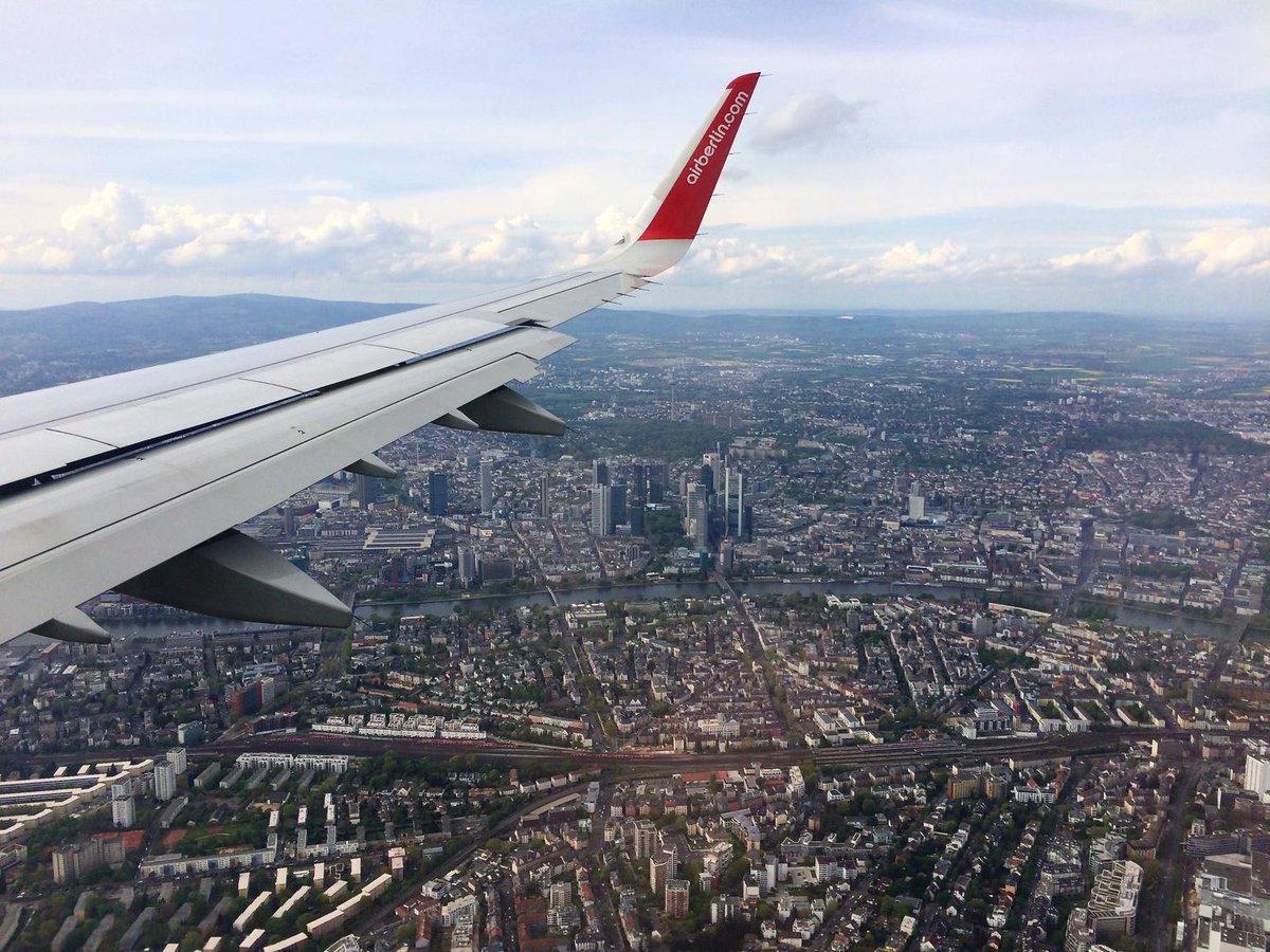 schibblock's tweet image. Anflug auf #Frankfurt von #Berlin. Die Stadt macht sich hübsch zur #25-JahrFeier #DeutscheEinheit #Hessen. Enjoy it!