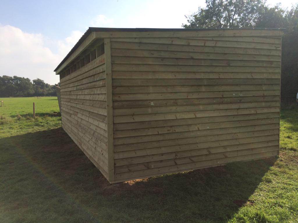 B19TMJ's tweet photo. Field shelter bespoke built for customer this week. Materials supplied by @Clarkeswalsham #mtjs http://t.co/pEVMADi7dm