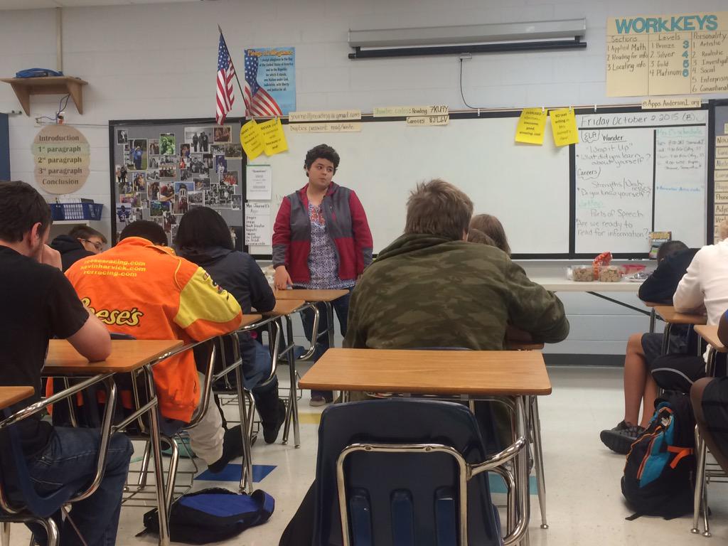 PreisigJessica's tweet photo. Thanks to Ss in Journell's class for getting my morning off to an amazing start #wonderprojects #officialwren ❤️ http://t.co/wWeTmAMAAJ