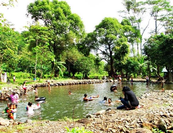 IslandsToday's tweet image. capcusid: Terapi ikan #Capcus #Liburan #Jalanjalan #Travel #TravelAdvice #RTW #Hiburan #Malang