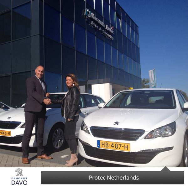 peugeotdavo's tweet photo. Vandaag de eerste 2 van de 9 bestelde auto's afgeleverd bij Protec Netherlands te Berkel en Rodenrijs. http://t.co/FfSX68184N