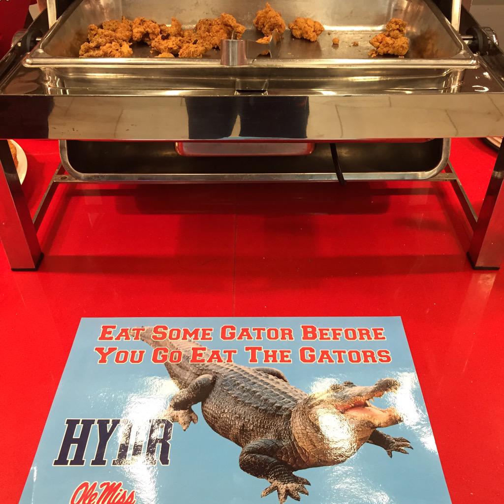 CoachPJackson's tweet photo. Special snack from @HottyToddyNutr before our trip to Gainesville http://t.co/gIhDQOQMTN