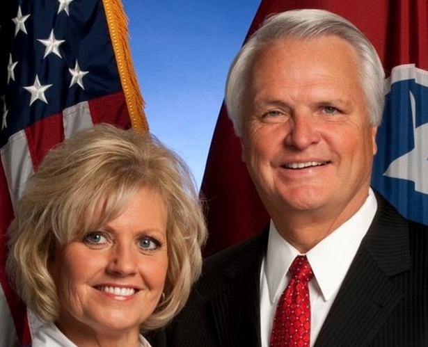 FOXNashville's tweet photo. In the wake of yesterday's mass shooting, @RonRamsey encourages Christians to arm themselves. http://t.co/1tryhv8QXO http://t.co/zOnuzO7d7o