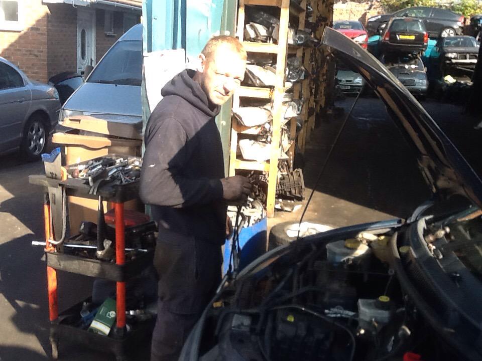 autosalvsrch413's tweet photo. NEW STOCK!!! Wayne's busy stripping down the new stock
This one's an 03 Ka with full cream leather interior http://t.co/nVlqI6hVHC