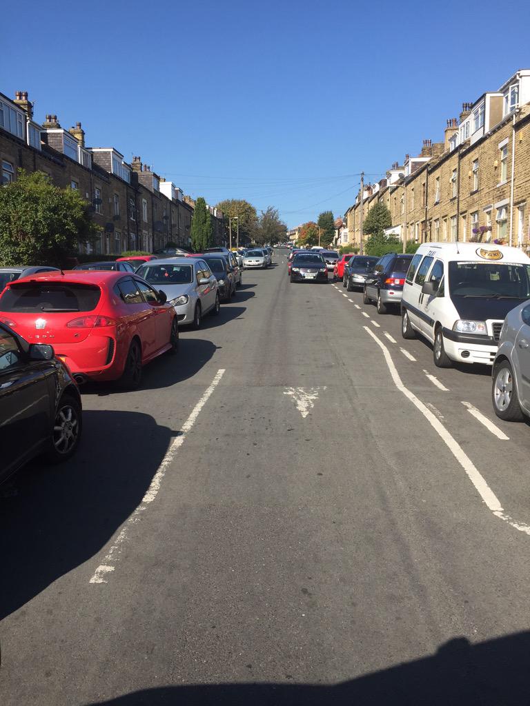 RJM_83's tweet photo. @WestYorksPolice blocking an entire street just because it's Friday prayer. How would emergency vehicles get past? http://t.co/WH7HK1DN2y