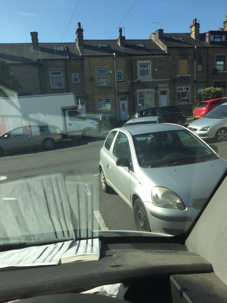 RJM_83's tweet photo. @WestYorksPolice blocking an entire street just because it's Friday prayer. How would emergency vehicles get past? http://t.co/WH7HK1DN2y