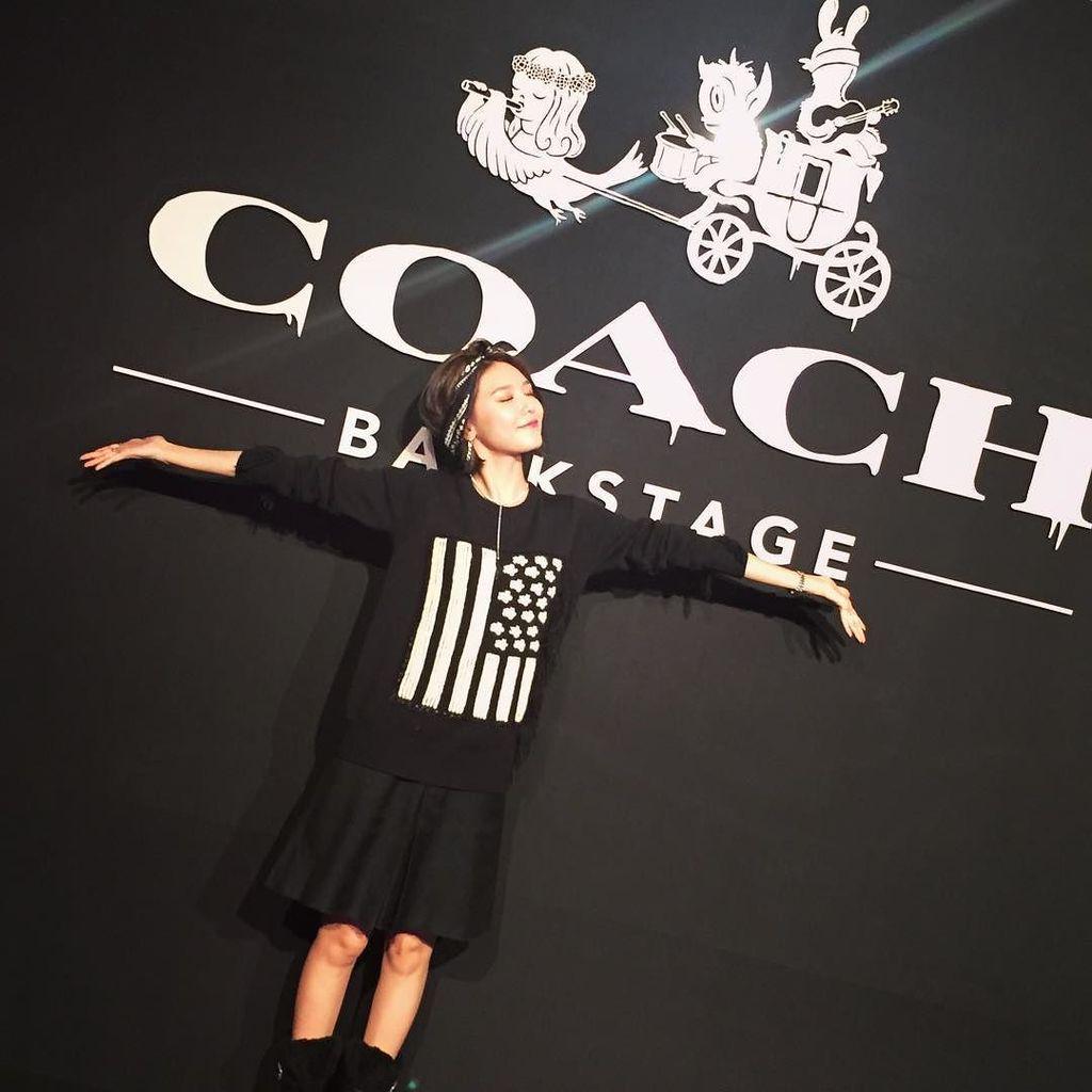 [PIC][02-10-2015]SooYoung tham dự sự kiện COACH BACKSTAGE "2015 F/W, Coach's Global Project "Friends of Coach"" vào tối nay CQUD3A9XAAA_iRW