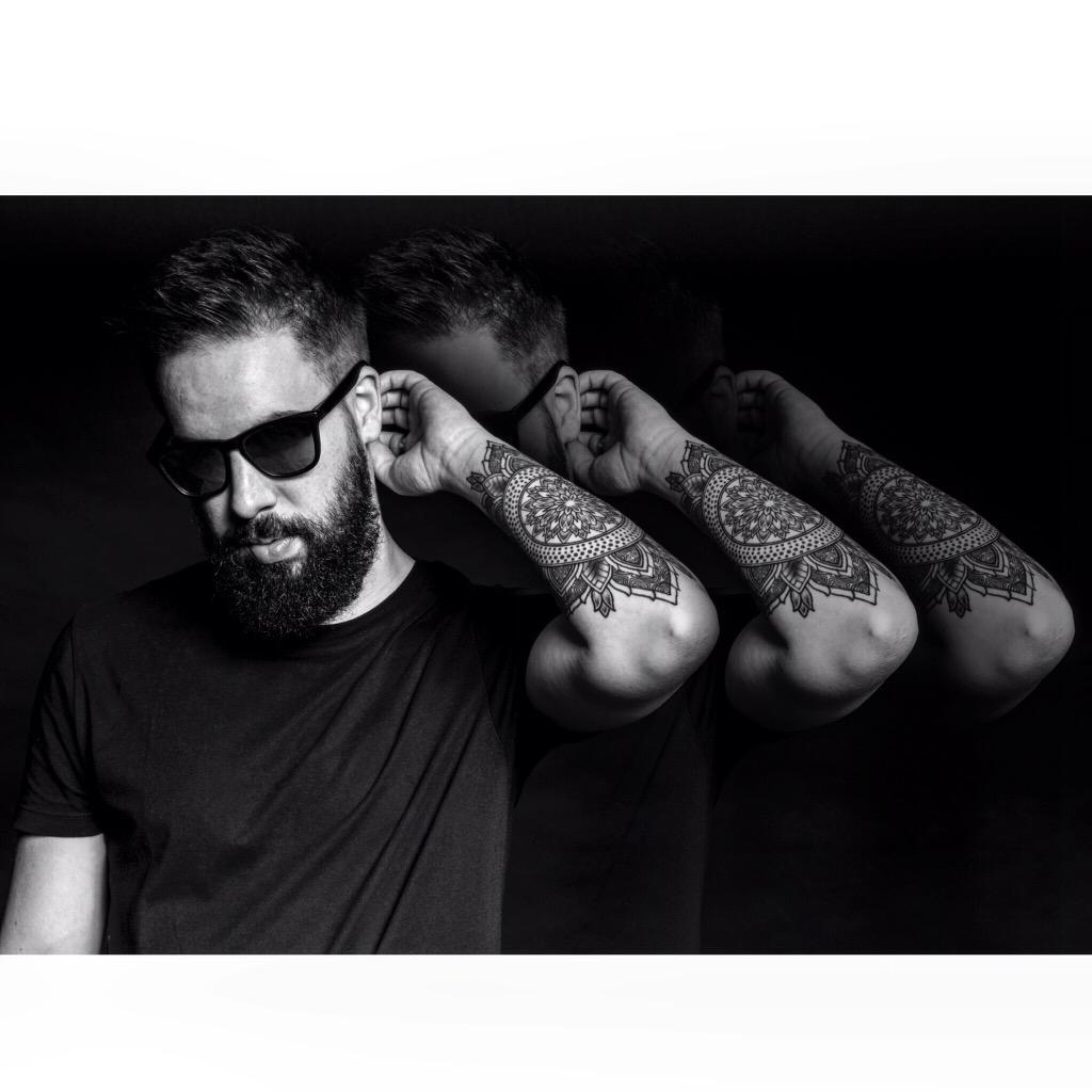 oisamutt's tweet photo. #savethevinyl #techno #samulopez #2015/16 come on!!
📷 @vmarfil http://t.co/AuW8gXloF0