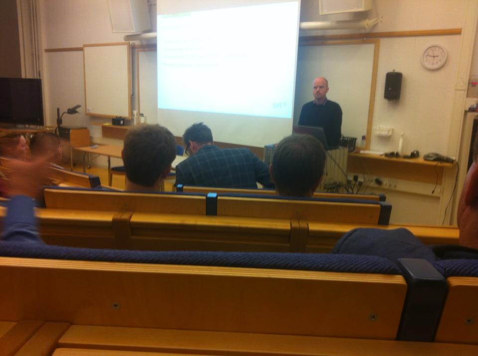 rolfedmund's tweet photo. Interessant å se nærmere på hvordan svt takler ny mediehverdag. Merkelig at svenskene har tv og radio splittet. http://t.co/nSBvX1Tz6I