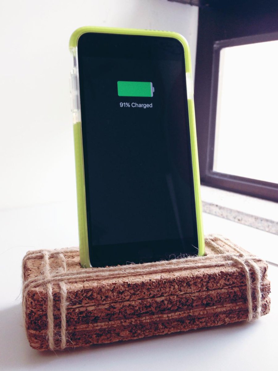 Cork Board Phone Dock foolishandforgetful.wordpress.com/2015/10/02/cor…