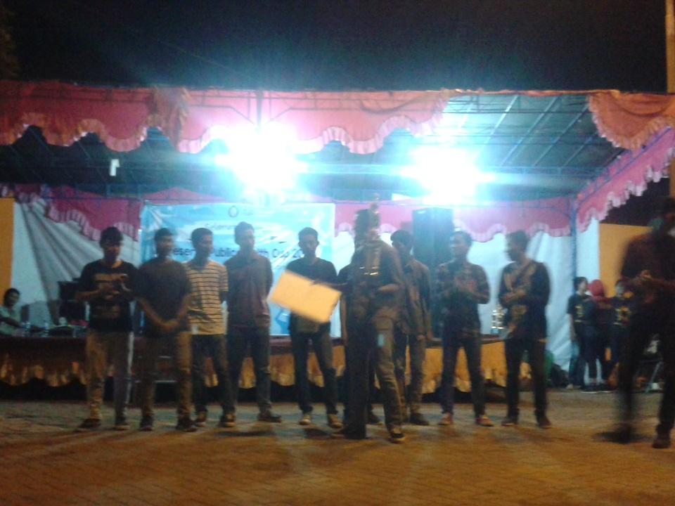 Penyerahan hadiah juara kedua 💪