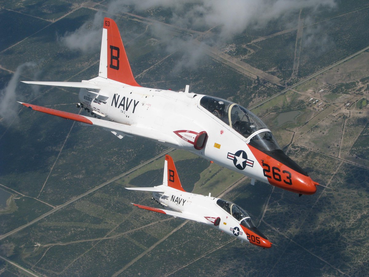 threeDivisions's tweet photo. #TodayIn #Aviation 1984 Oct2 WashDC. #USNavy awards #McDonnellDouglas a $US438M contract to develop the #T45 #Goshawk http://t.co/EXjv4n0CSf