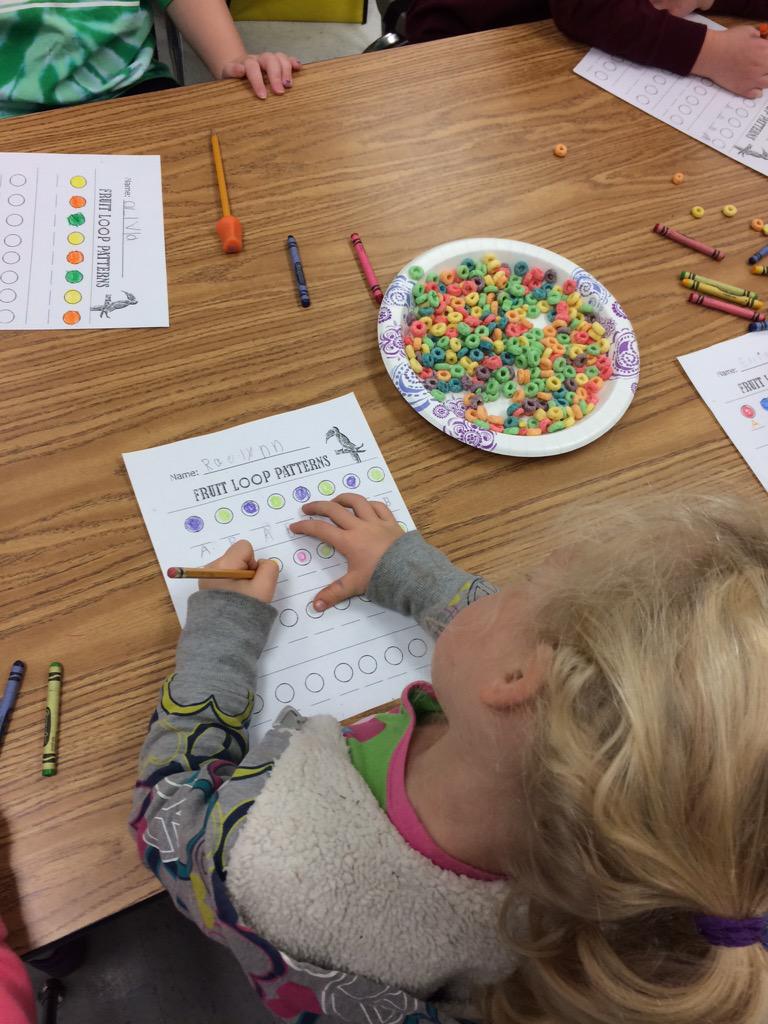 JenniferMitkows's tweet photo. Fruit Loop patterns in kindergarten. Who knew math could be so yummy? http://t.co/rEFw6HCwTv
