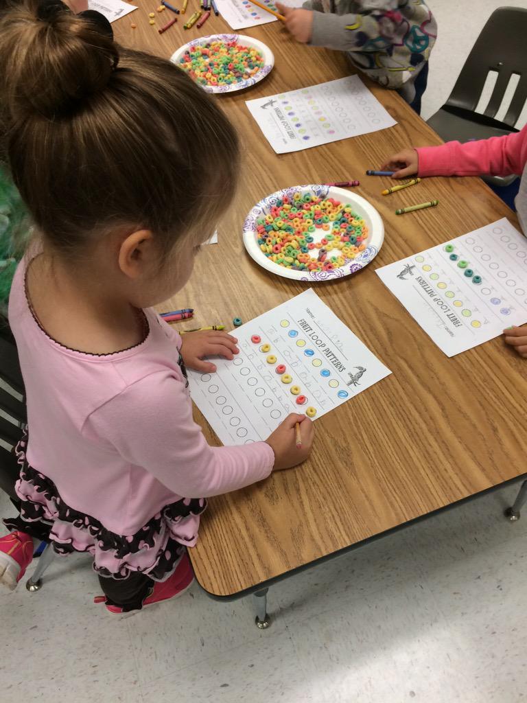 JenniferMitkows's tweet photo. Fruit Loop patterns in kindergarten. Who knew math could be so yummy? http://t.co/rEFw6HCwTv