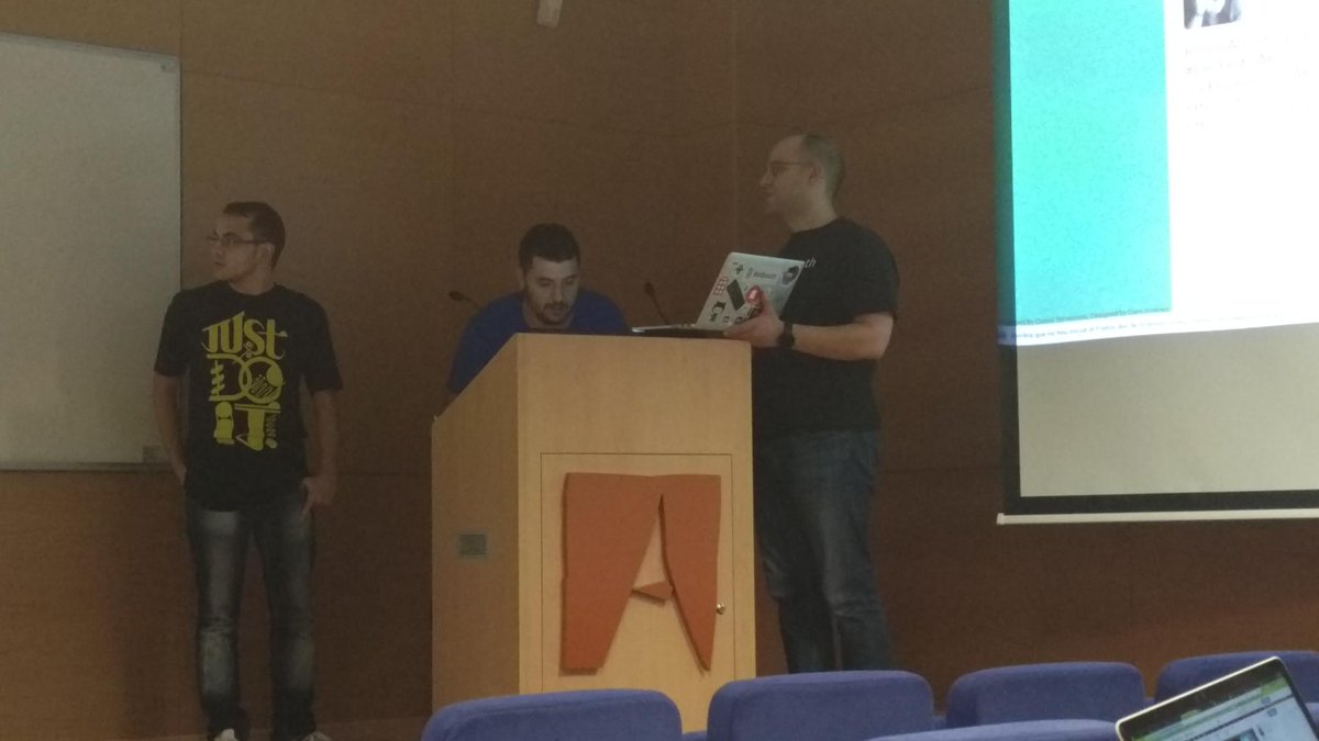 oscarcpozas's tweet photo. @sergioch23 y @Dany4794 presentando #FutbolTV en el #DevfestUAB @gdgcaceres @GDGBarcelona http://t.co/peKWxfzbSR